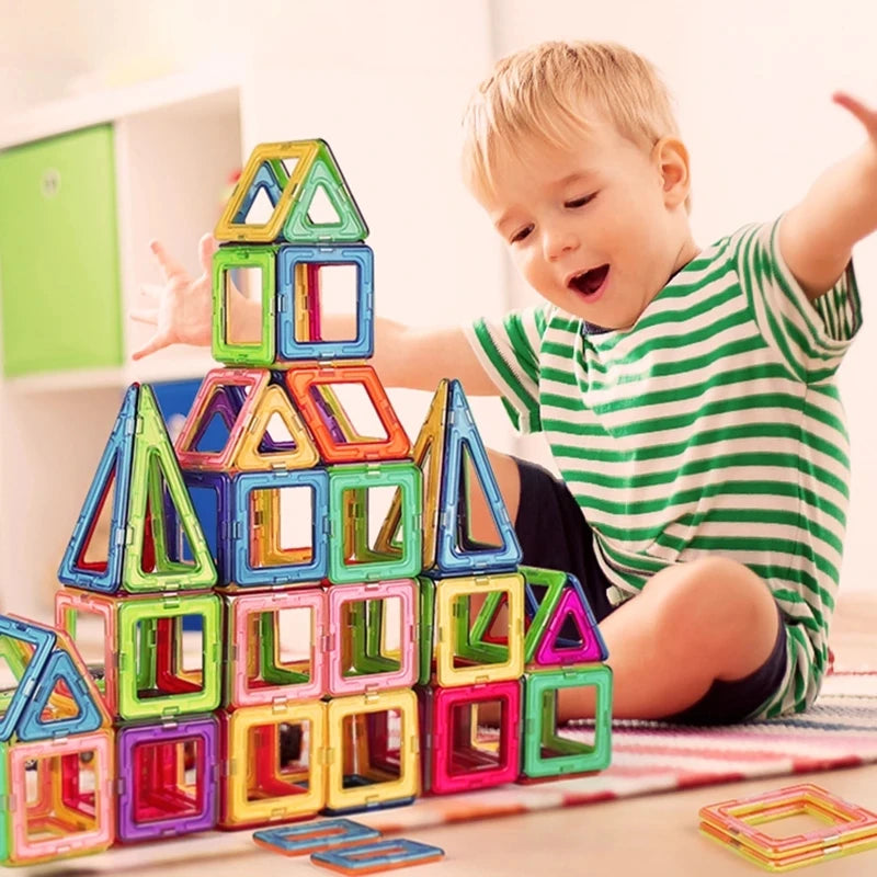 Magnetiska byggklossar (Montessori)